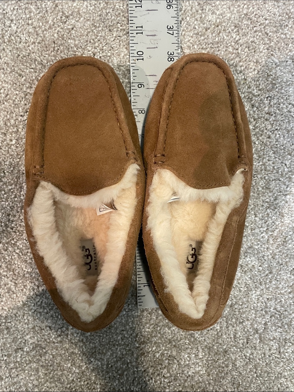 UGG Ascot Youth Size 4 Slippers - Picture 9 of 10
